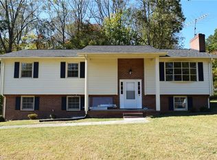 104 Windover Dr, Pinnacle, NC 27041