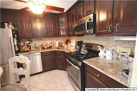 3rd image of 37 Dierauf St