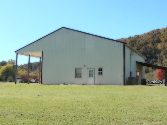 2nd image of 585 N Riverview Ln