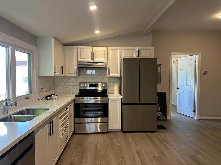 263 Bethune St — Photo 8