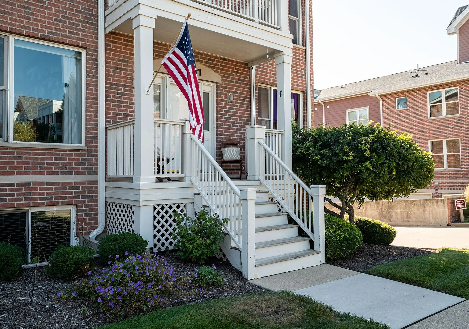 Live steps from Lake Michigan in this spacious Harbor Park condo! — Photo 3