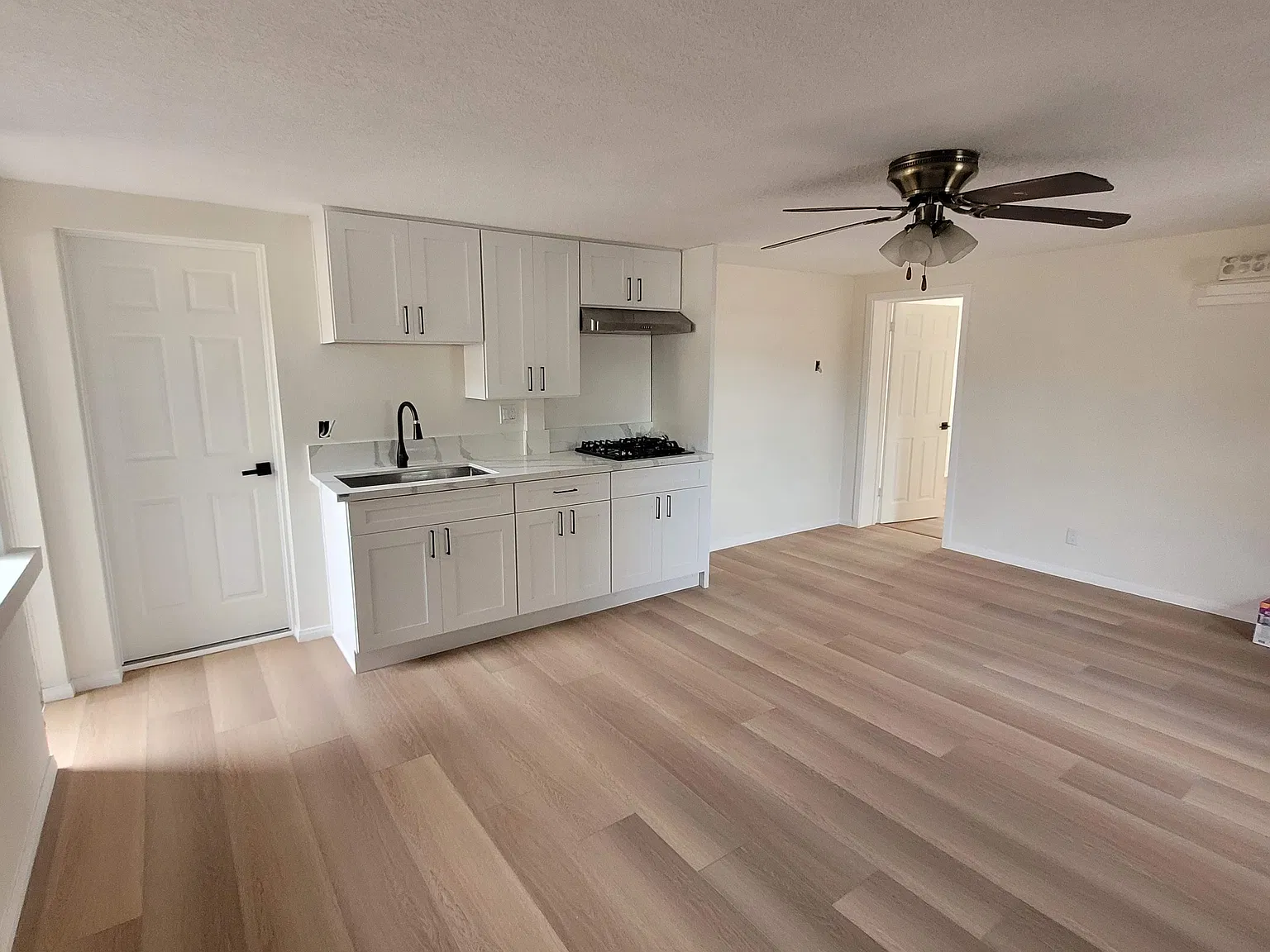 1 bed, 250 sqft, $1,850 — Photo 3