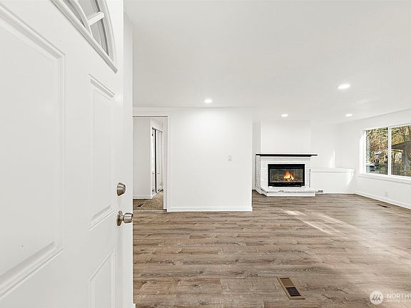3rd image of 21 E North Lake Drive