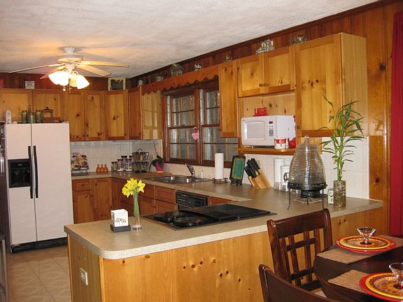 3rd image of 610 Highland Dr