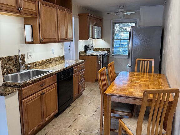 3rd image of 368 Georgetown Dr