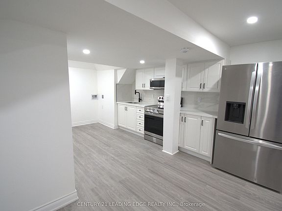 5th image of 45 Lofthouse Dr #Basement