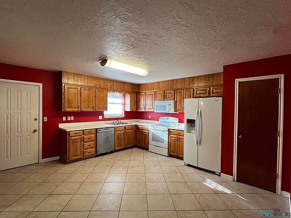3rd image of 3305 N Acoma Dr