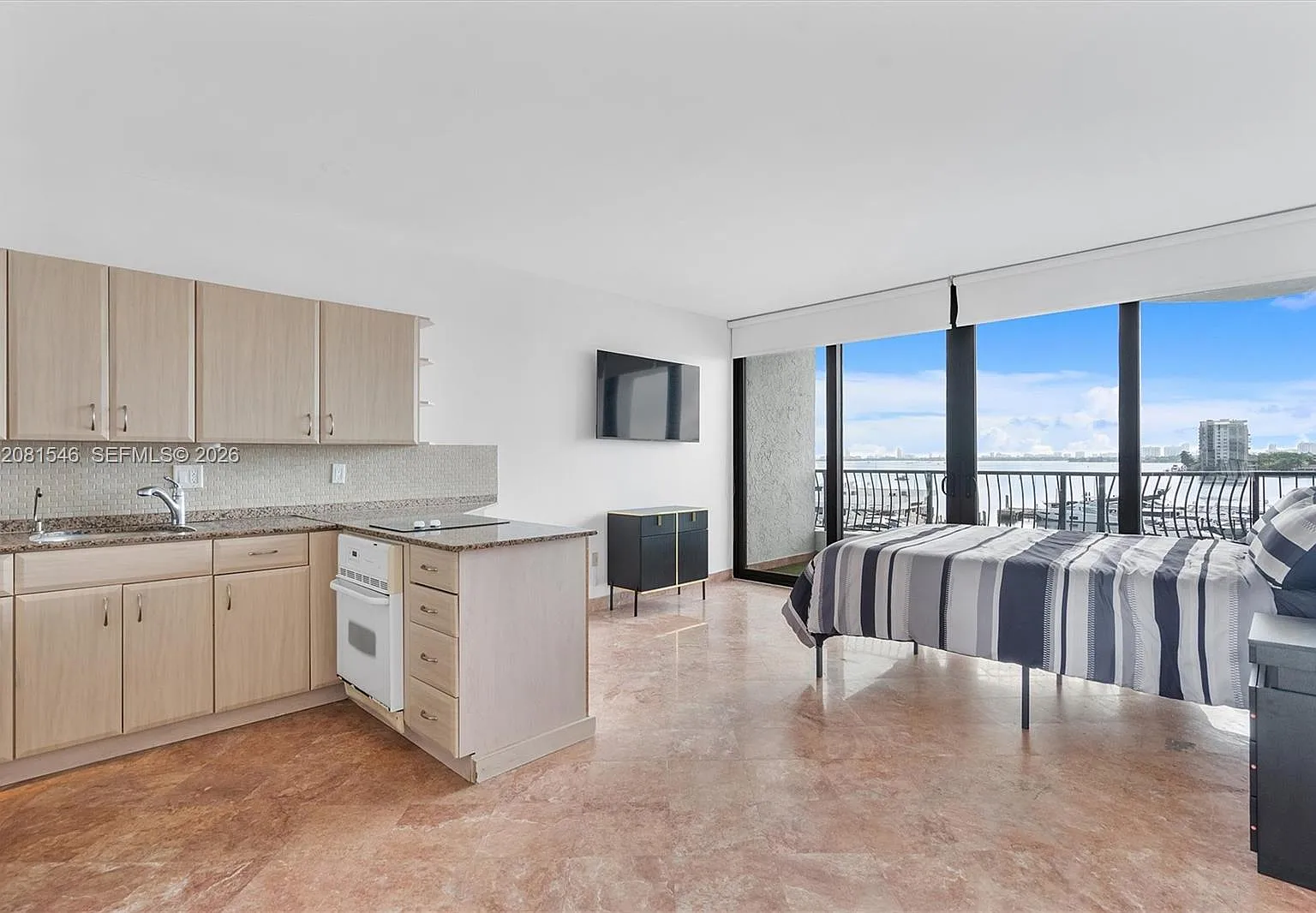 Venetia Condo — Photo 3