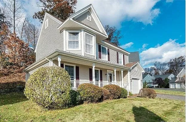 53 Village Ln — Photo 2