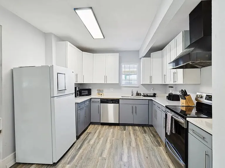 702 N Edgefield Ave — Photo 5