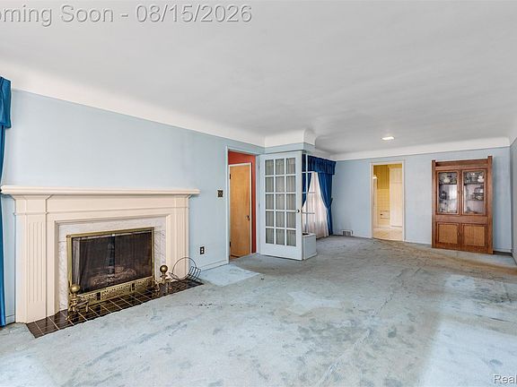 5th image of 15160 Warwick St