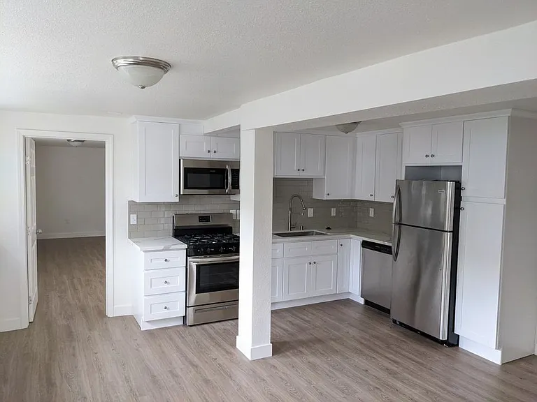 2801 San Marino St #14 — Photo 5