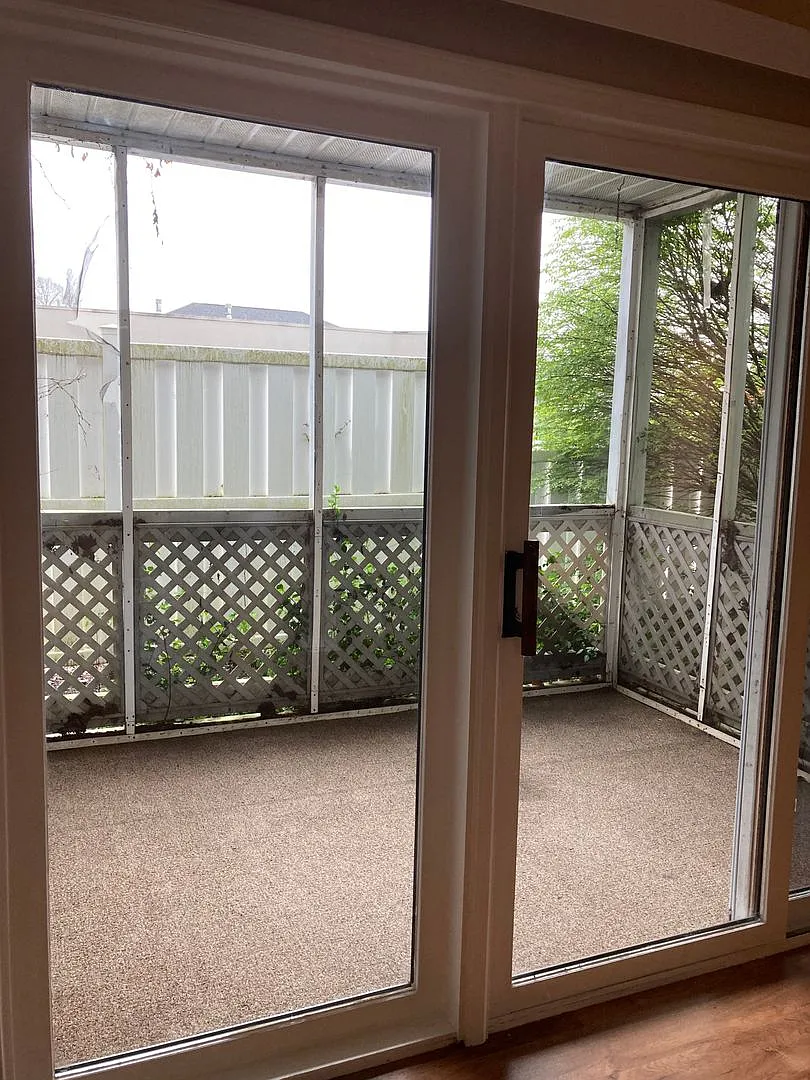 3 bedroom, 2.5 bath Condo: Gentry Quarters Complex — Photo 4