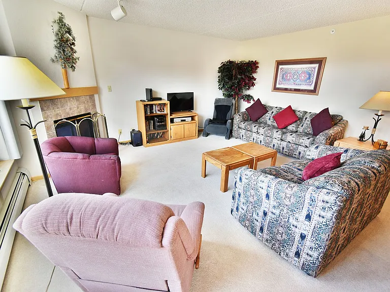 980 Lakepoint Dr #208 — Photo 4