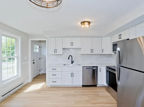 8 Daviau Dr #8, Chicopee, MA 01020