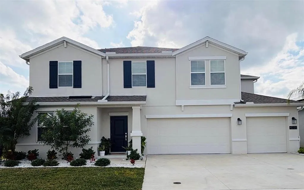 4 bed, 2.5 bath, 3165 sqft, $2,799 — Photo 1
