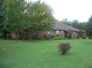 1469 Piper Dr, Carthage, MO 64836