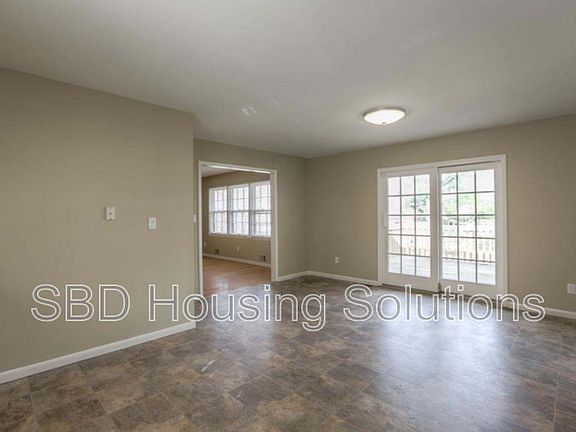5th image of 8311 Manning Ave
