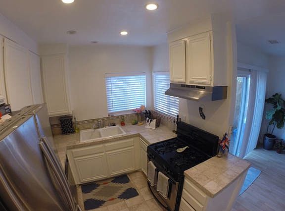 3rd image of 260 Victoria St #31