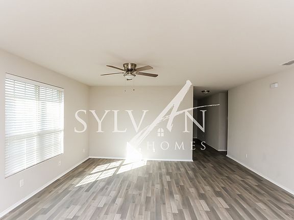 3rd image of 206 Bay St