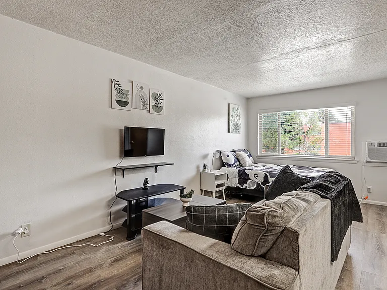 1409 Girard Blvd NE #U — Photo 5
