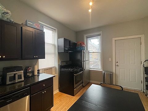 2nd image of 1706 W 17th St #C2