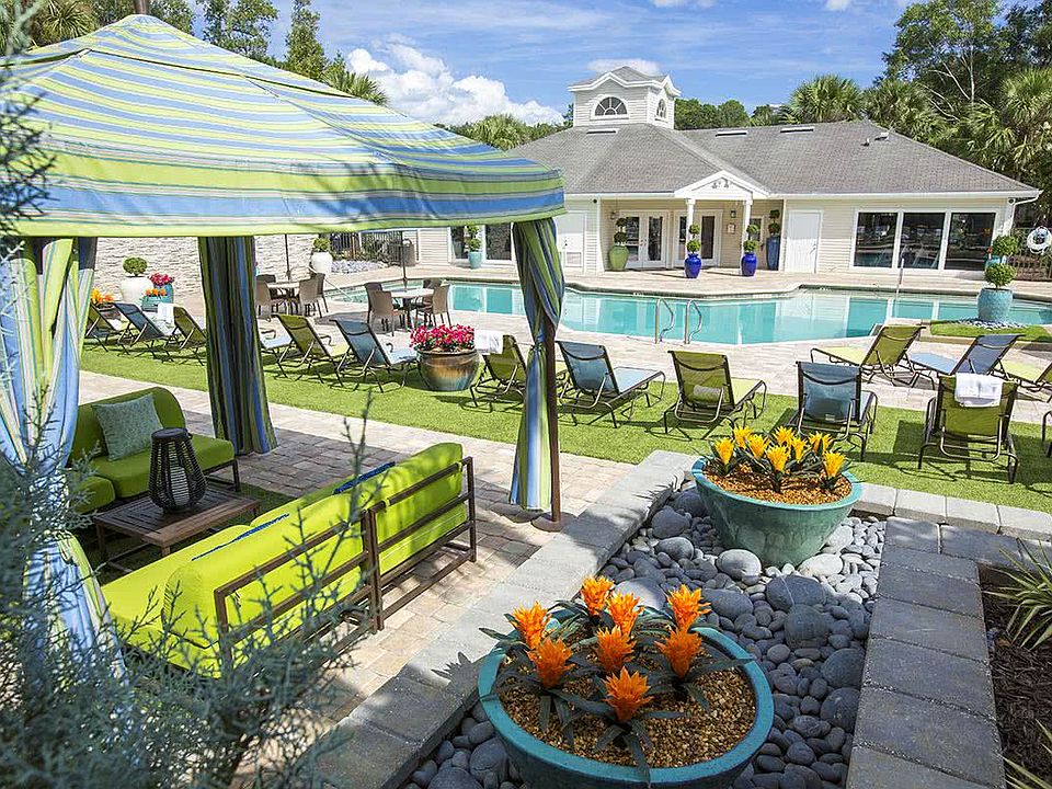 Our resort-style swimming pool is complete with beautiful landscaping around the sundeck.
