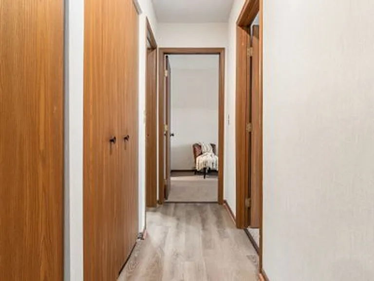 Southampton Apartments — Photo 10