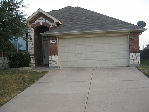 4th image of 823 Fair Oaks Dr