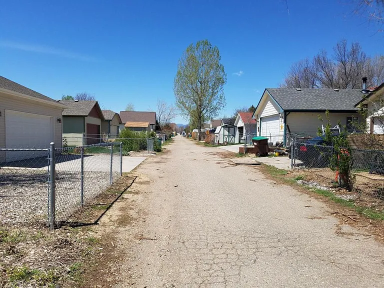 214 E Iowa Ave — Photo 32