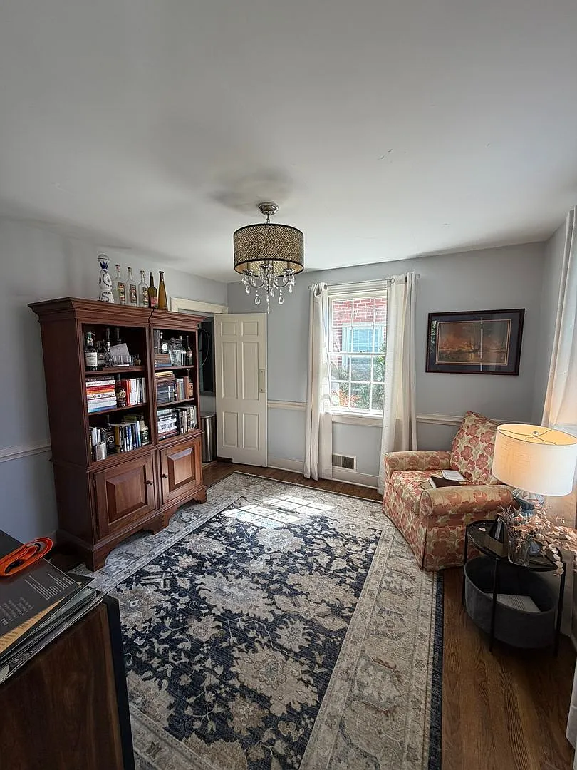 3 bed, 1.0 bath, 1387 sqft, $2,450 — Photo 4