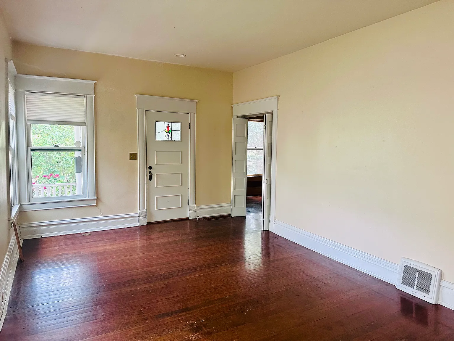 4 bed, 1938 sqft, $7,995 — Photo 3