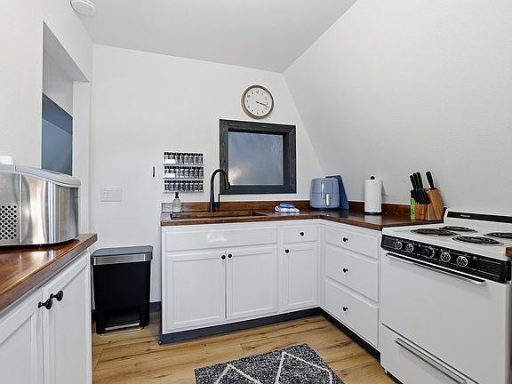 5th image of 2418 Ridgewood Dr