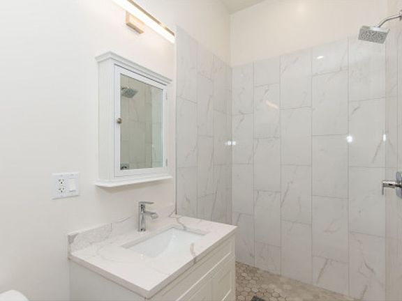 3rd image of 1801 N Bissell St #1801B-3F