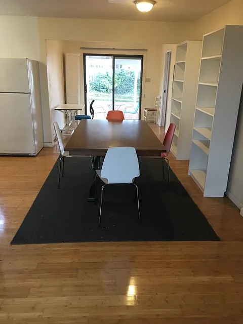 4 bed, 1429 sqft, $3,100 — Photo 3