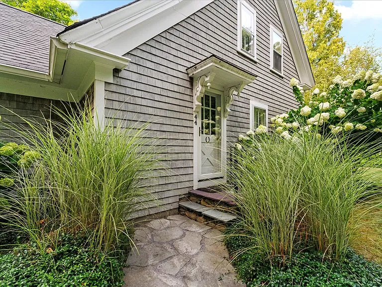 44 Stetson Pl — Photo 4