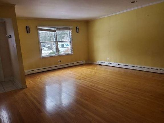 5th image of 1034 Centerfield Ct
