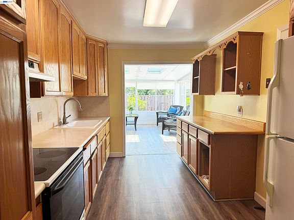 4th image of 338 Lemarc St