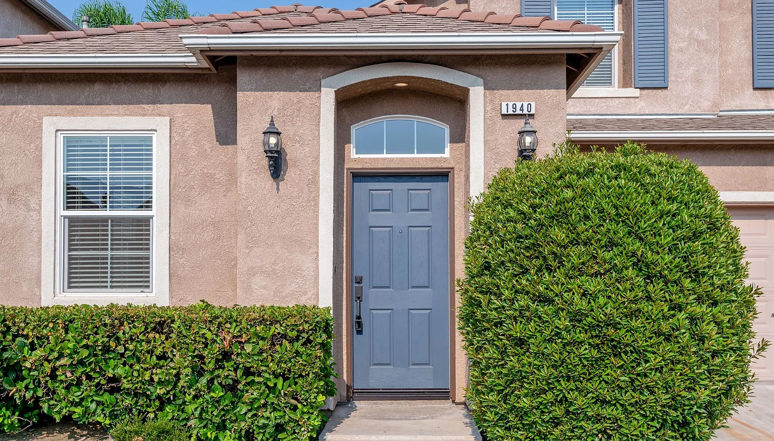 1940 N Tuscany Ln photo 1