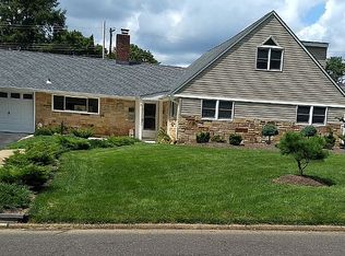 107 Forsythia Dr N, Levittown, PA 19056