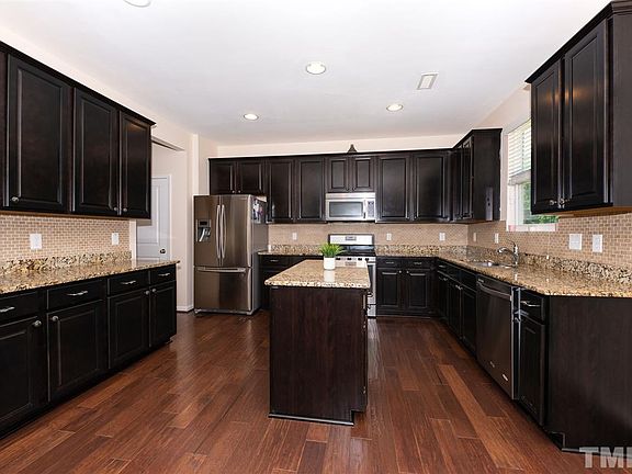4th image of 520 Callandale Ln