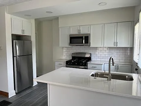 2 bed, 1018 sqft, $1,950 — Photo 4