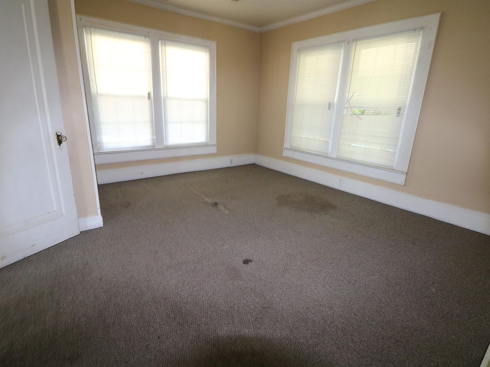 19th image of 302 S Main St.