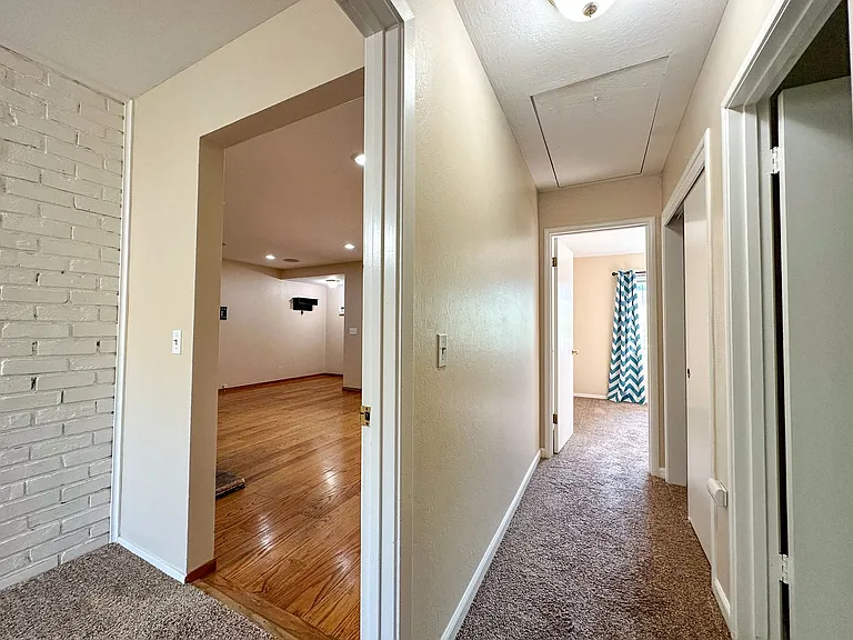 1727 Coralee Dr — Photo 9