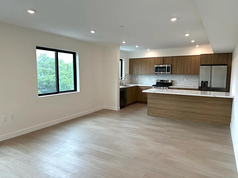 941 N Martel Ave #102 — Photo 16