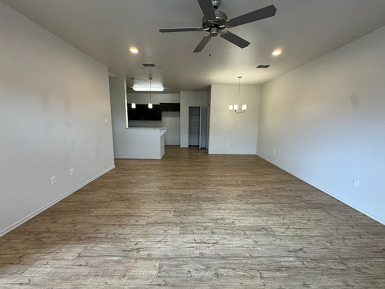 11824 Evanston Ave — Photo 4