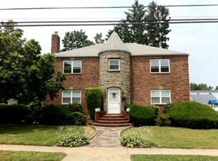 1121 Midland St, Uniondale, NY 11553