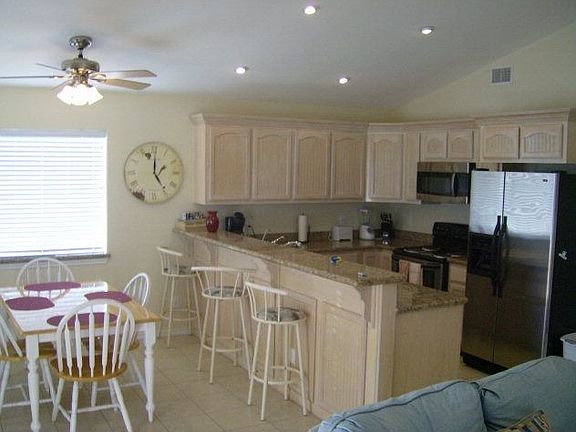 5th image of 140 E Bonnet Cir