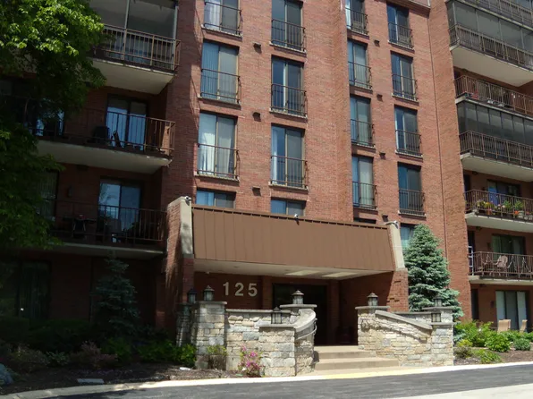 125 Acacia Cir #415E, Indian Head Park, IL 60525