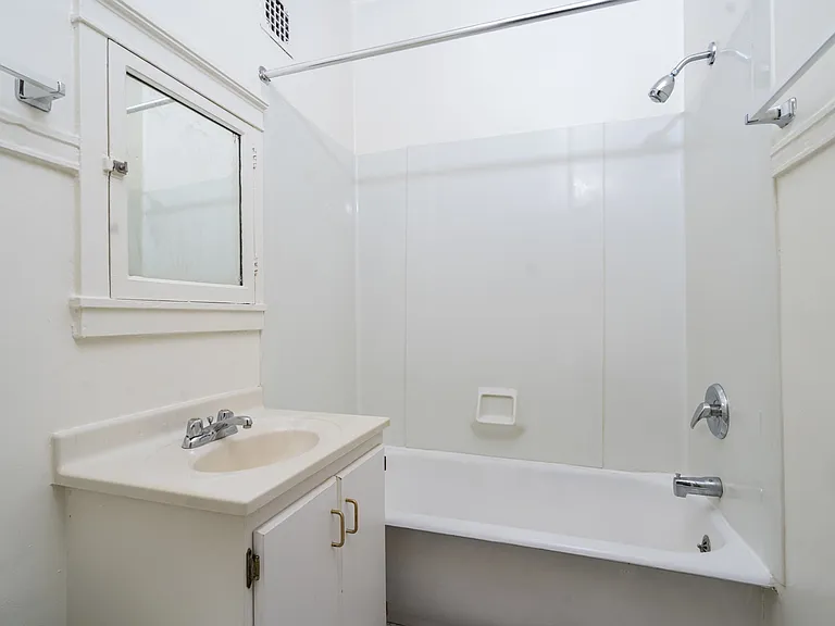 Ivanhoe Restroom
